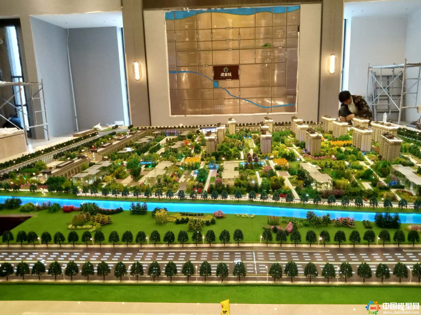 樓盤沙盤模型制作、別墅沙盤模型制作、城市規(guī)劃沙盤制作、建筑模型設(shè)計(jì)制作、工業(yè)模型設(shè)計(jì)制作、數(shù)字多媒體沙盤制作