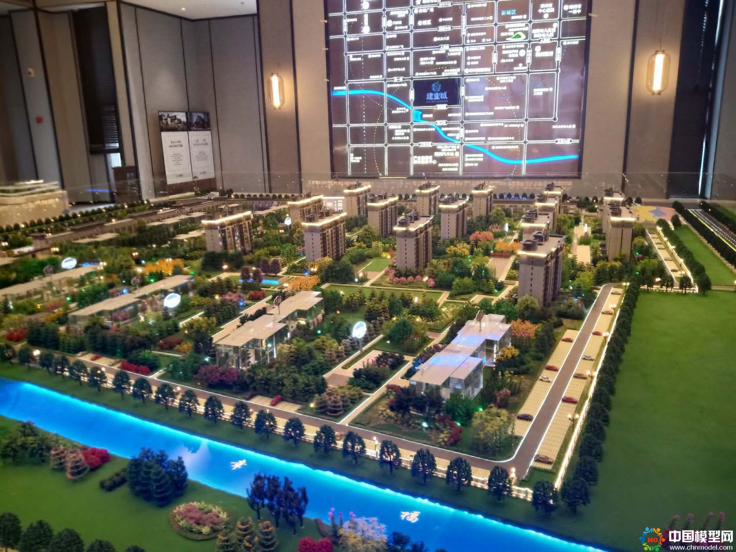樓盤沙盤模型制作、別墅沙盤模型制作、城市規(guī)劃沙盤制作、建筑模型設(shè)計(jì)制作、工業(yè)模型設(shè)計(jì)制作、數(shù)字多媒體沙盤制作