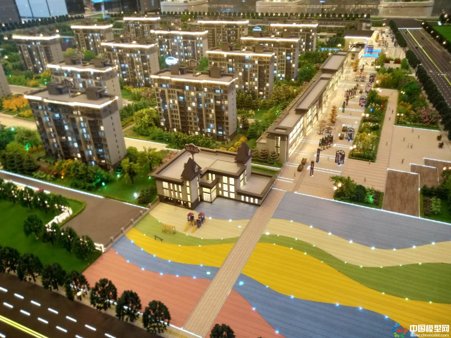樓盤沙盤模型制作、別墅沙盤模型制作、城市規(guī)劃沙盤制作、建筑模型設(shè)計(jì)制作、工業(yè)模型設(shè)計(jì)制作、數(shù)字多媒體沙盤制作