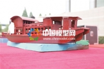 學生黨員制作紅色模型，弘揚紅船精神